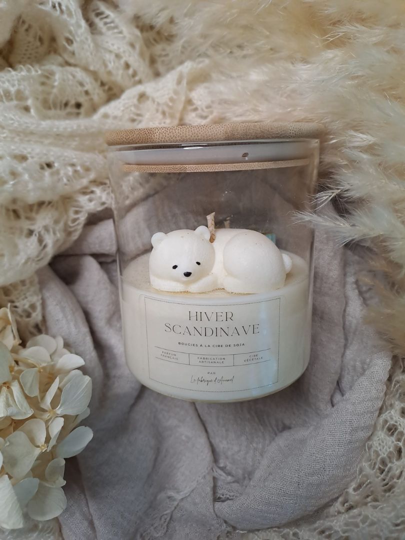Grande bougie - Hiver scandinave (Musc, fleurs blanches)